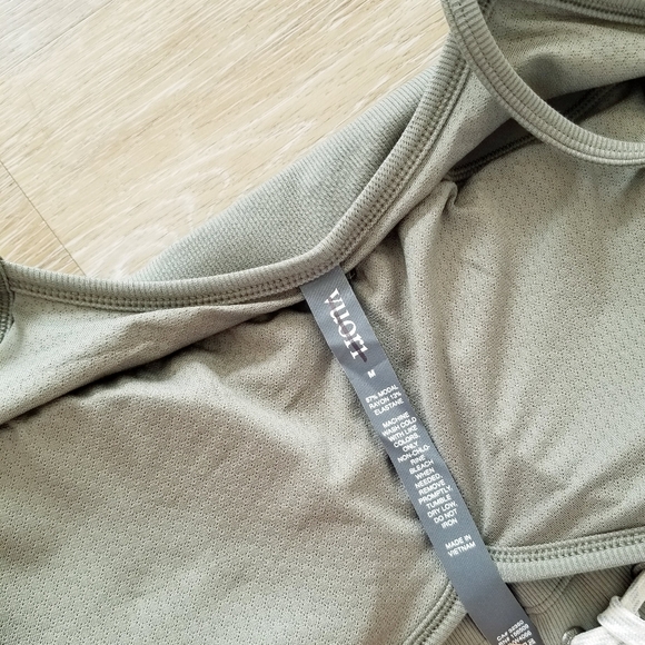 Vuori Pose Henley Jumpsuit NWT Shelf Bra Pockets Drawcord Wide Leg Flare Ribbed - Picture 7 of 13